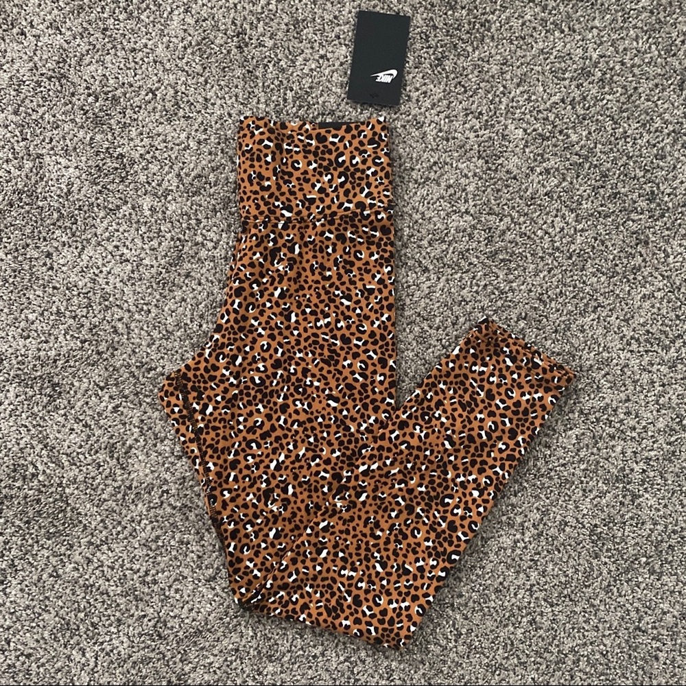 NEW NIKE CHEETAH LEGGINGS♥️